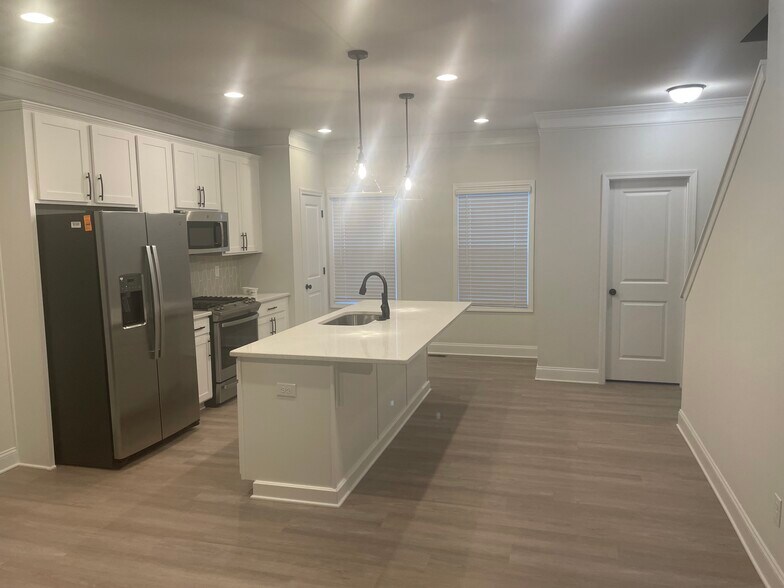 Building Photo - 431 Stovall Pl