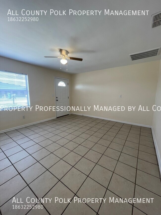 Building Photo - Fantastic 2 Bedroom Duplex in Lakeland,  R...