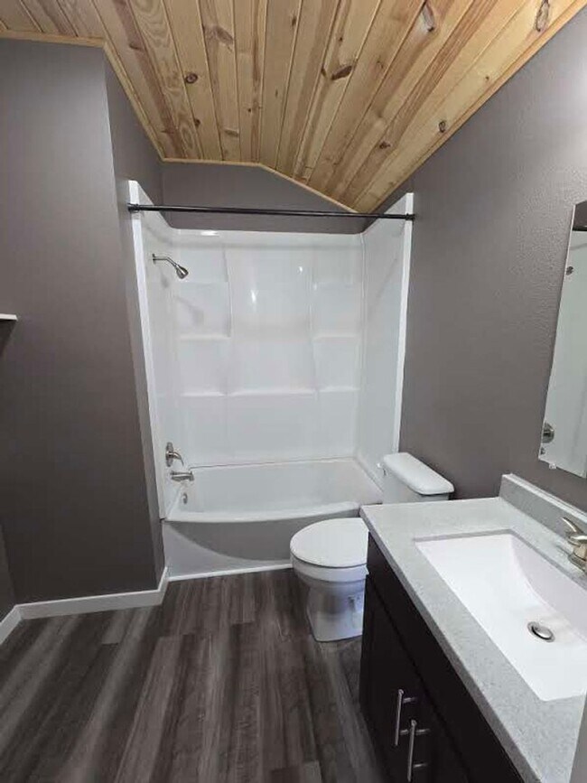 Building Photo - 1 Bedroom/1 Bathroom Tiny Home in Batesville