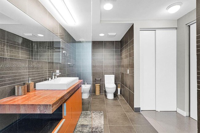 Building Photo - 2155 Washington Ct