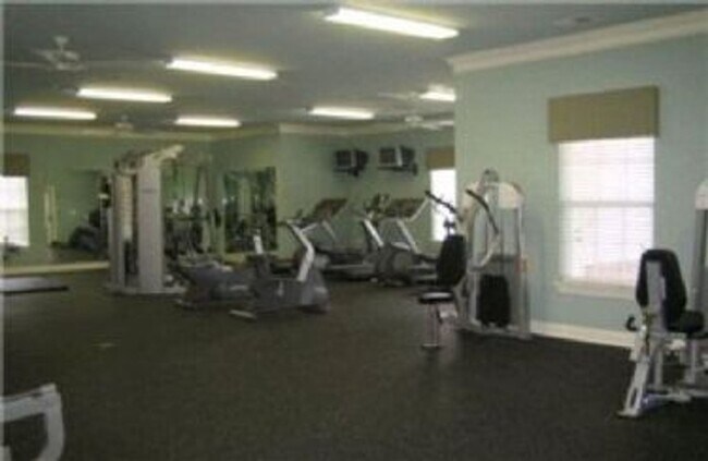 Building Photo - Furnished! Cozy one bedroom with large bedroom, walk in closet. Community ,pool and gym