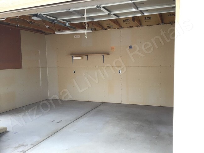 Building Photo - CUL-DE-SAC HOME
