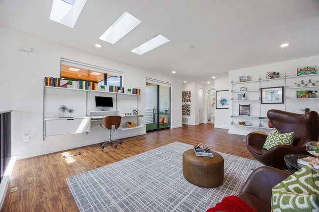 Building Photo - 480A Starlight Village Unit