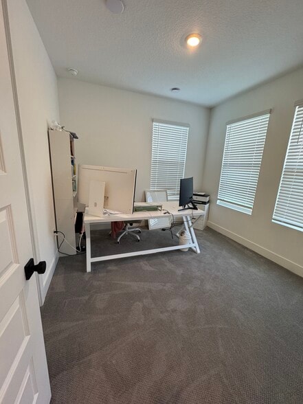 Building Photo - 15309 Hamlin Park Dr