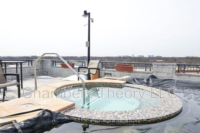 Building Photo - 1021 N Garfield St