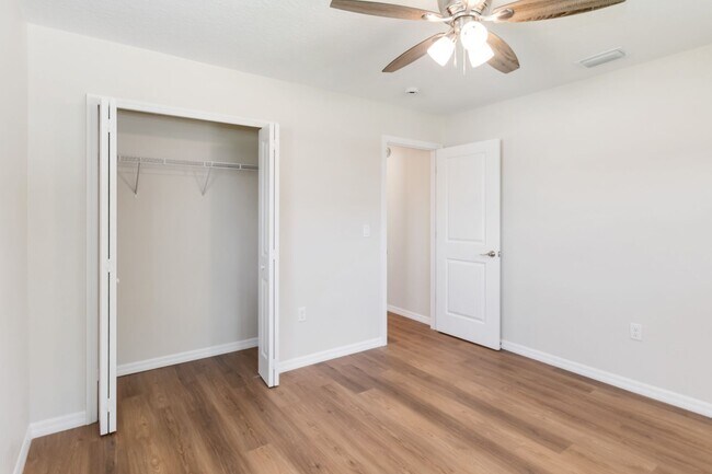 Building Photo - MOVE IN SPECIAL-Beautiful Newly Renovated 2/1 Duplex in St. Cloud Close To Lakefront