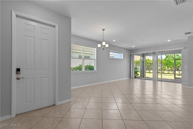 Building Photo - 3041 Royal Gardens Ave
