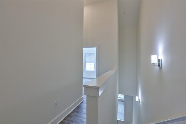 Building Photo - 429 St Francis St