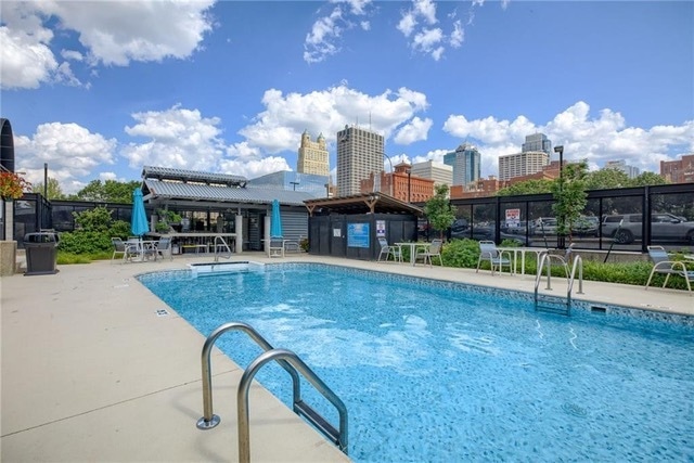 Building Photo - 609 Central St