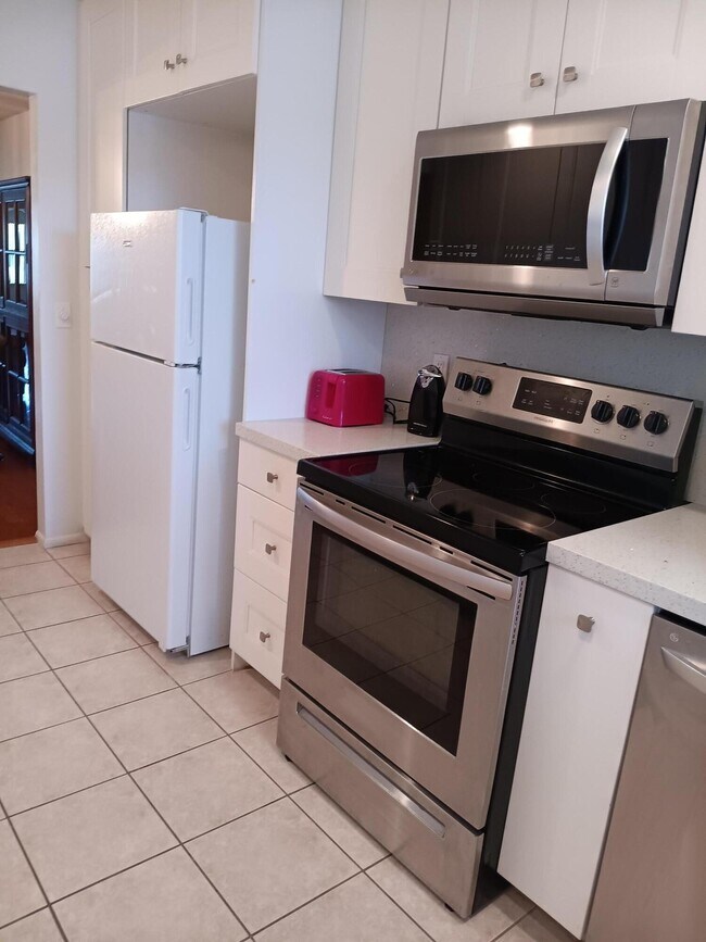 Building Photo - 5730 Fernley Dr E