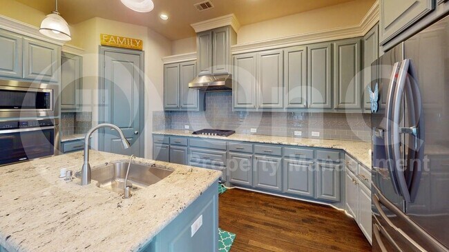 Building Photo - 5811 Lightfoot Ln