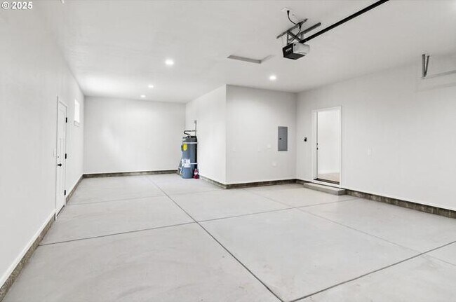 Building Photo - 85152 Winding Way