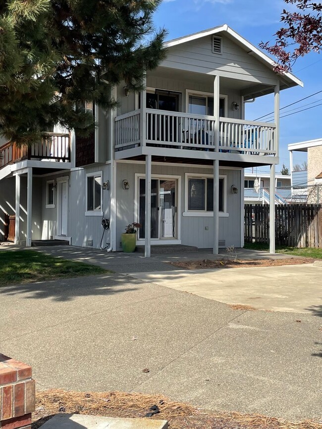 Primary Photo - 503 River Ave