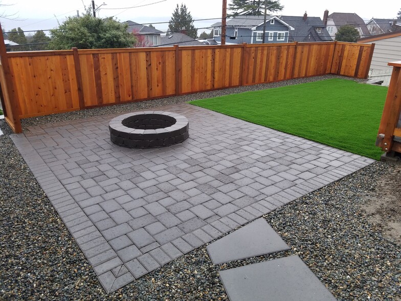 backyard firepit - 5714 SW Winthrop St