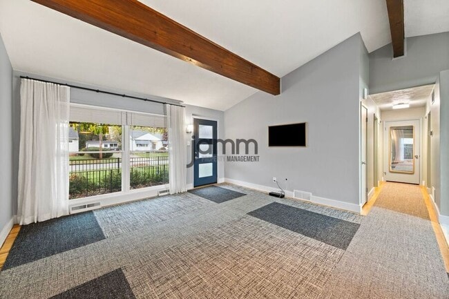 Building Photo - 268 Edgewood Dr