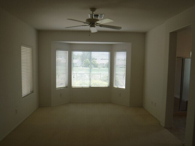 Building Photo - Sun City Anthem home right on the golf course!