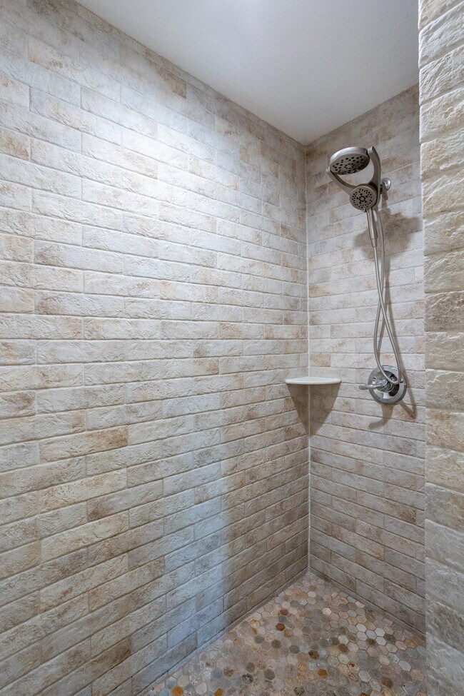 Building Photo - 1313 E Cayuga St