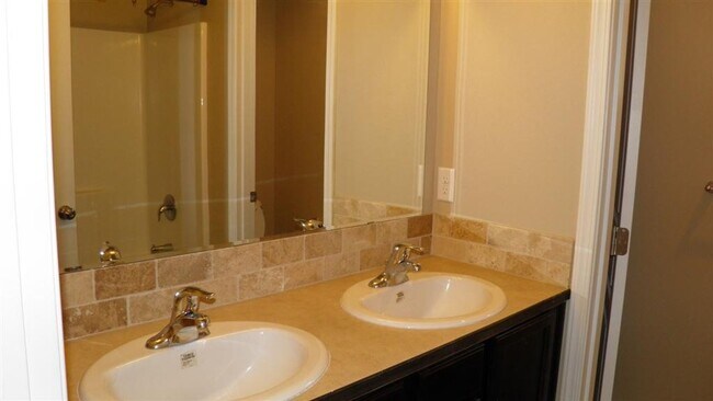 Building Photo - 61150 Snowbrush Dr