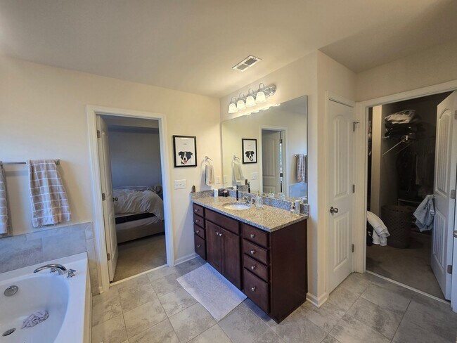 Building Photo - 4BR/3.5BA with 2-Car Garage! Available February 2026