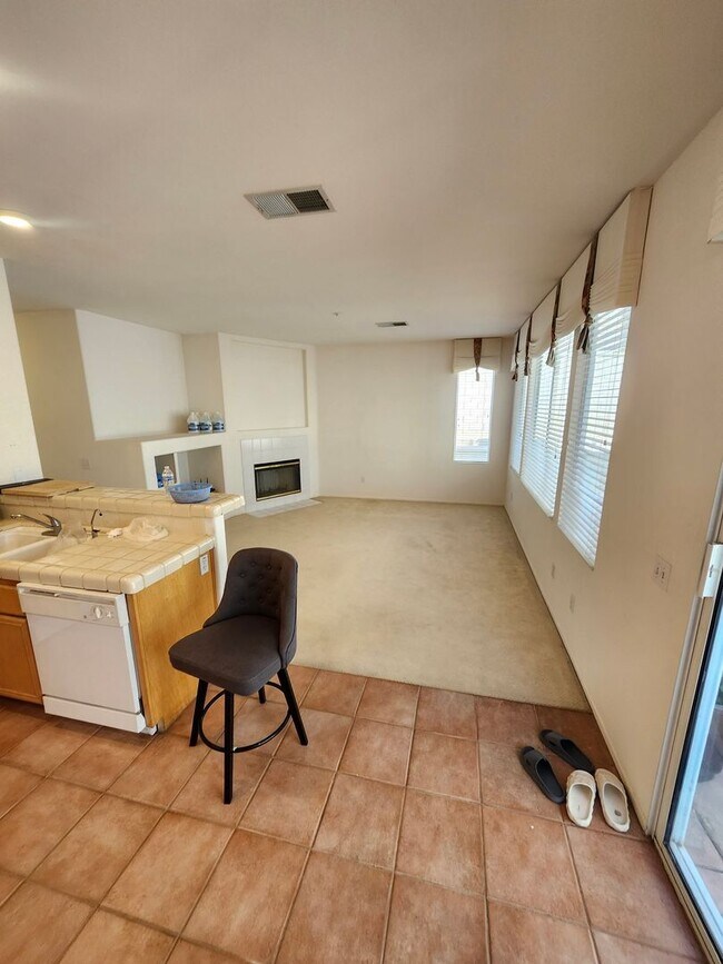 Building Photo - Beautiful two-story in Hunter's Ridge