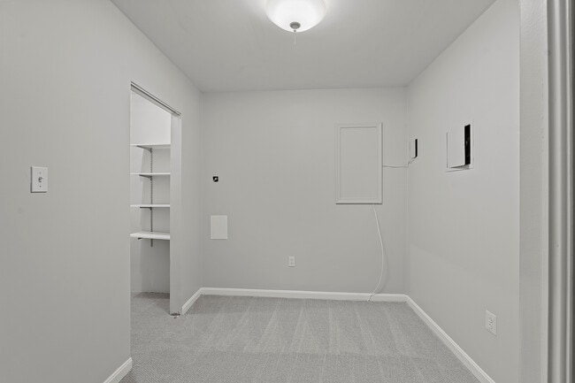 Building Photo - 7 Willwood Ct