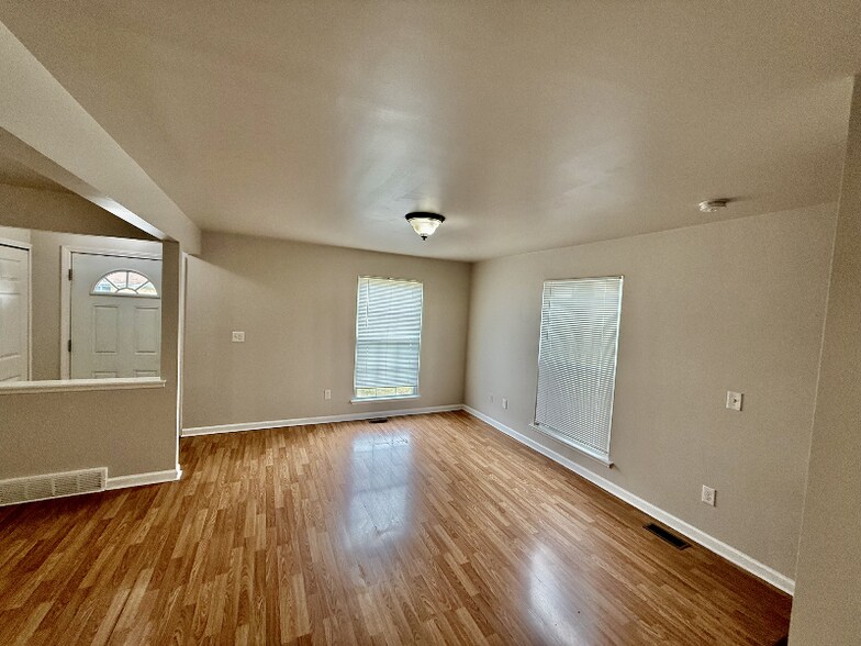 Building Photo - 35321 Turner Dr