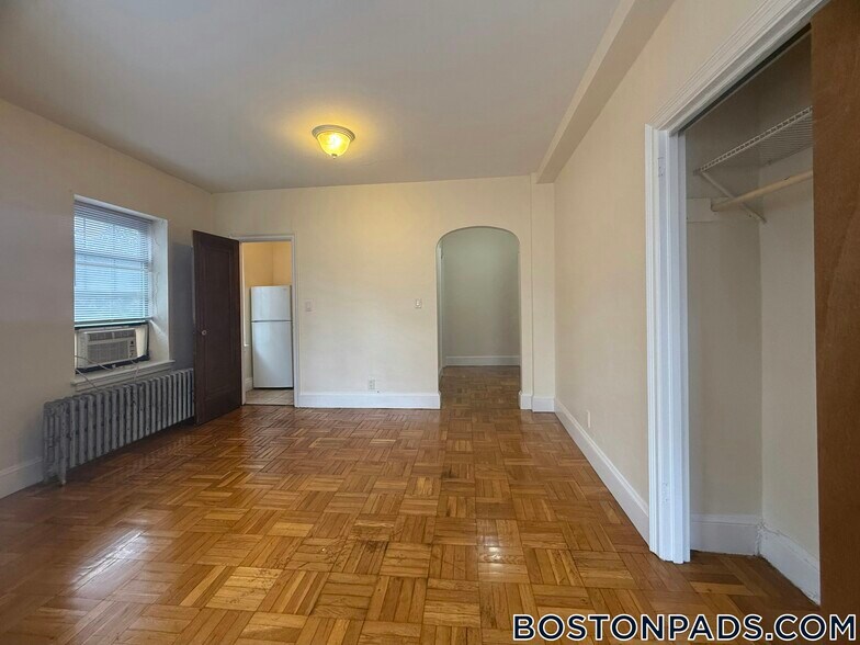 Building Photo - 2 Elmwood Ave