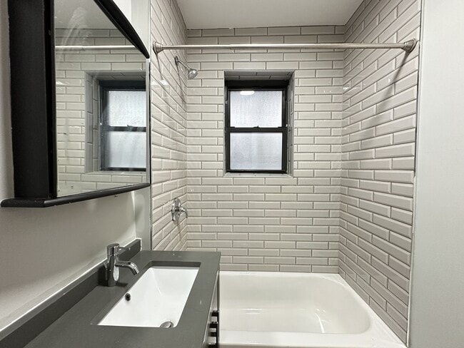 Building Photo - 4422 N Wolcott Ave