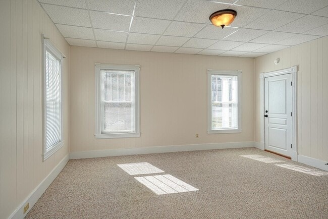 Building Photo - 319 Forge Village Rd