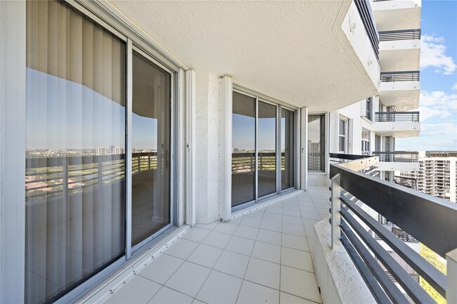 Building Photo - 3530 Mystic Pointe Dr