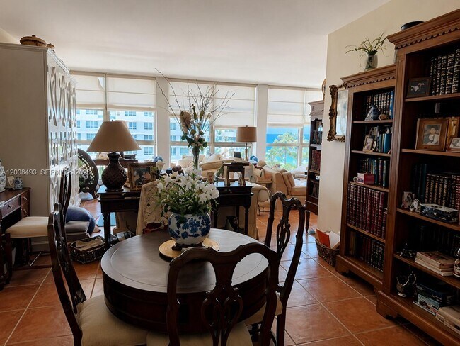 Building Photo - 5055 Collins Ave