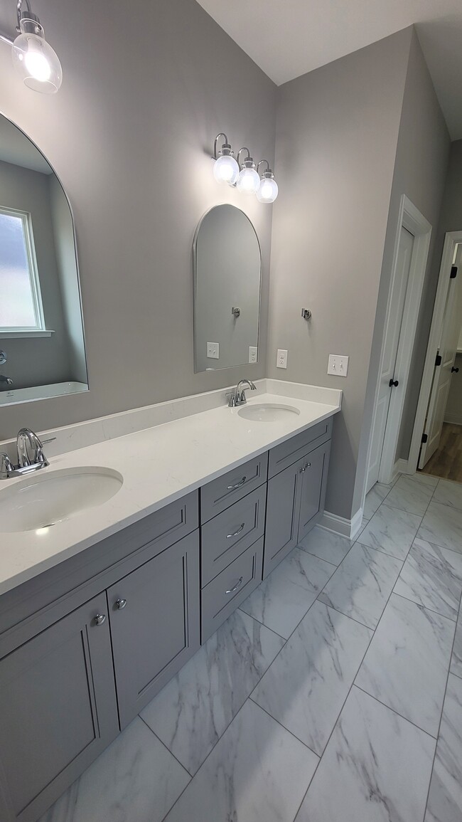 Building Photo - 1031 Wessex Dr