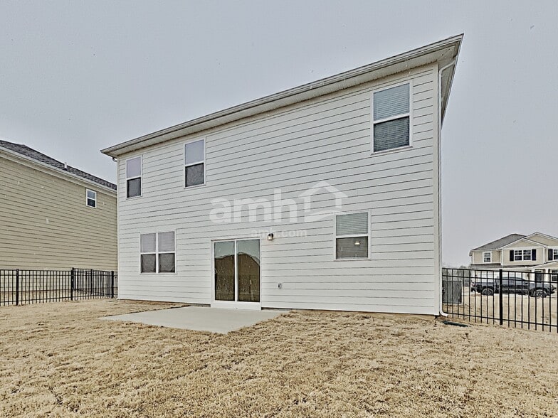 Building Photo - 4900 Chutney Dr