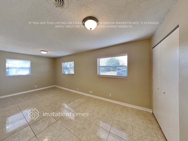 Building Photo - 512 Elm Dr