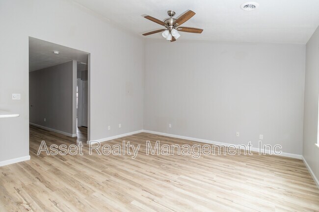 Building Photo - 10432 Fantasy Way