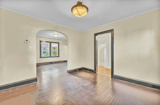 Building Photo - 1148 La Croix Ave