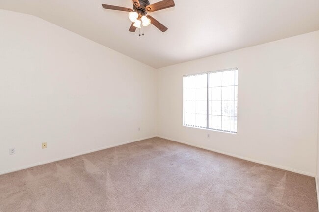 Building Photo - Available! 2 Bedroom Townhome inside Pacif...