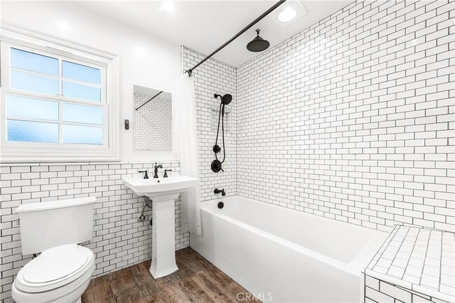 Building Photo - 5892 Meadowlark Dr