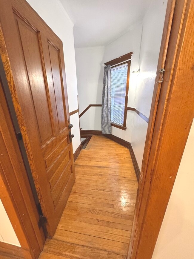 Building Photo - 2927 N Sacramento Ave