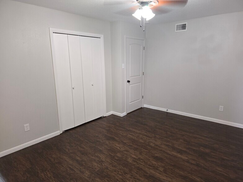 Primary bedroom - 465 Longmeadow St