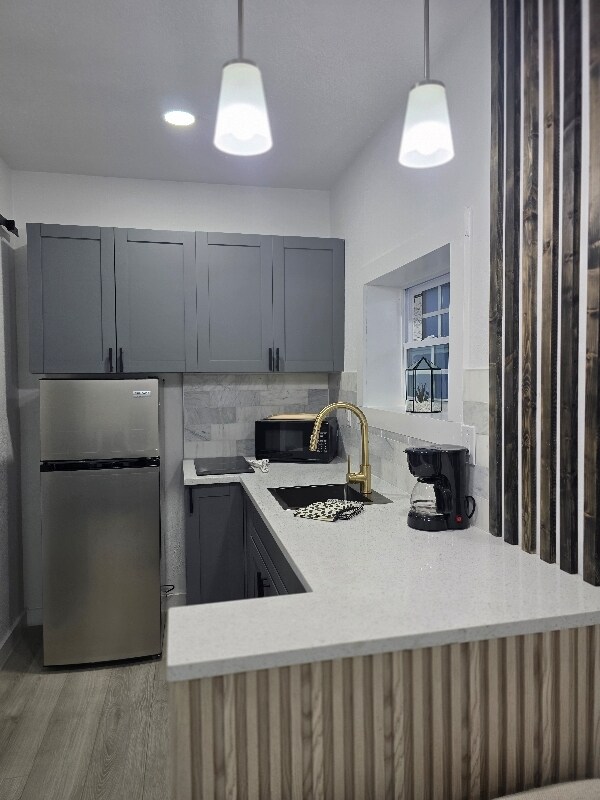 Building Photo - 804 Royal Palm Dr