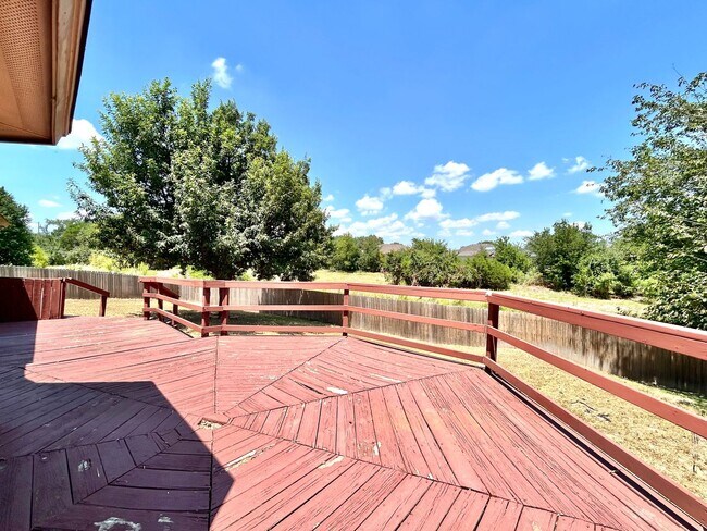 Building Photo - 404 Mesquite Cir