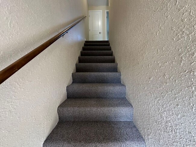 Building Photo - HOS174-Hoskin