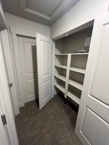 Building Photo - 548 Aspen Ave