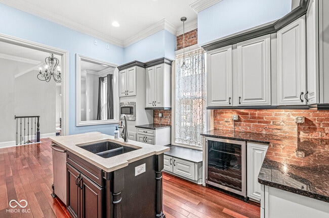 Building Photo - 331 N East St