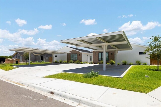 Building Photo - 21 E Viviana St
