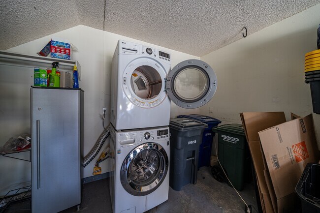 Building Photo - 3459 Reynard Way