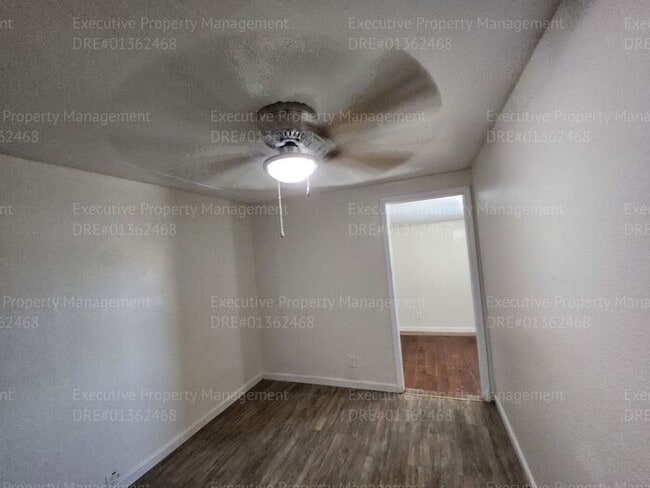 Building Photo - 3 bedroom/ 2 bathroom home