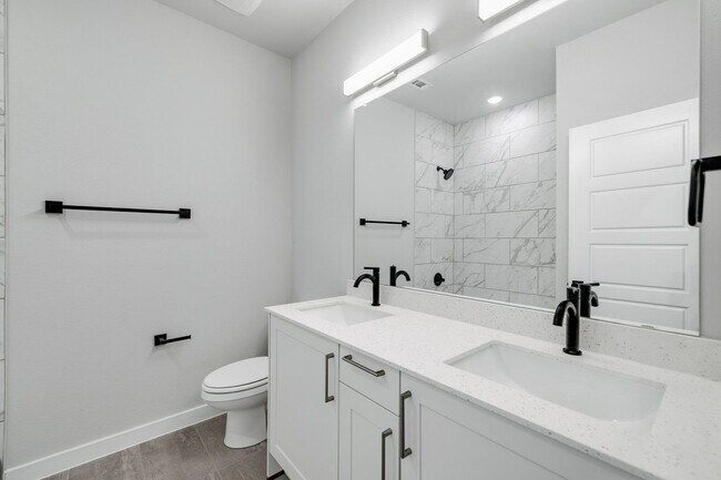 Building Photo - 4045 Clovis St