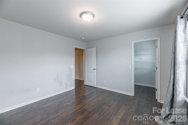 Building Photo - 1310 Middlecrest Dr NW